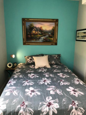 Cozy Aqua Private Suite with Parking